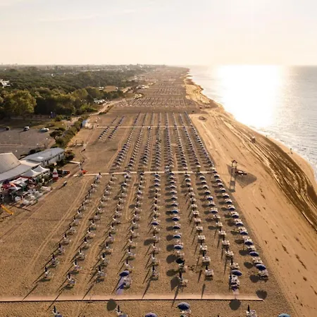 Modern By And Shops 아파트