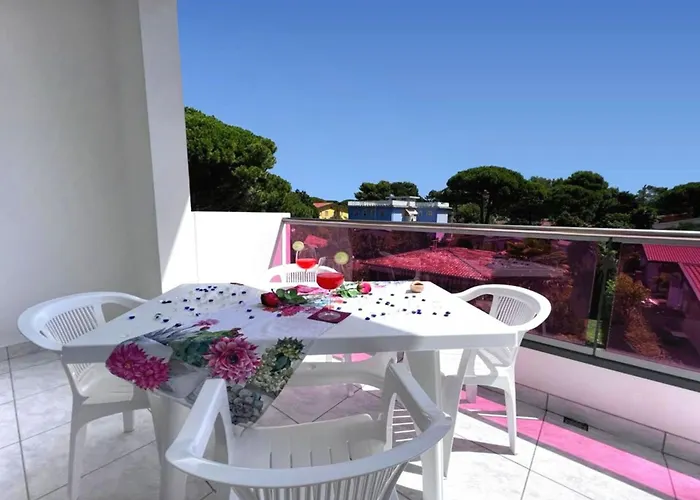 Modern By And Shops דירה *