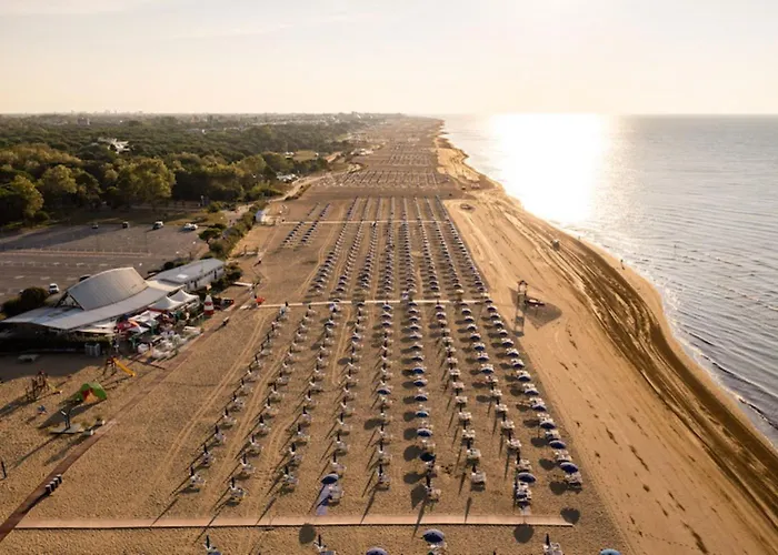 Modern By And Shops דירה